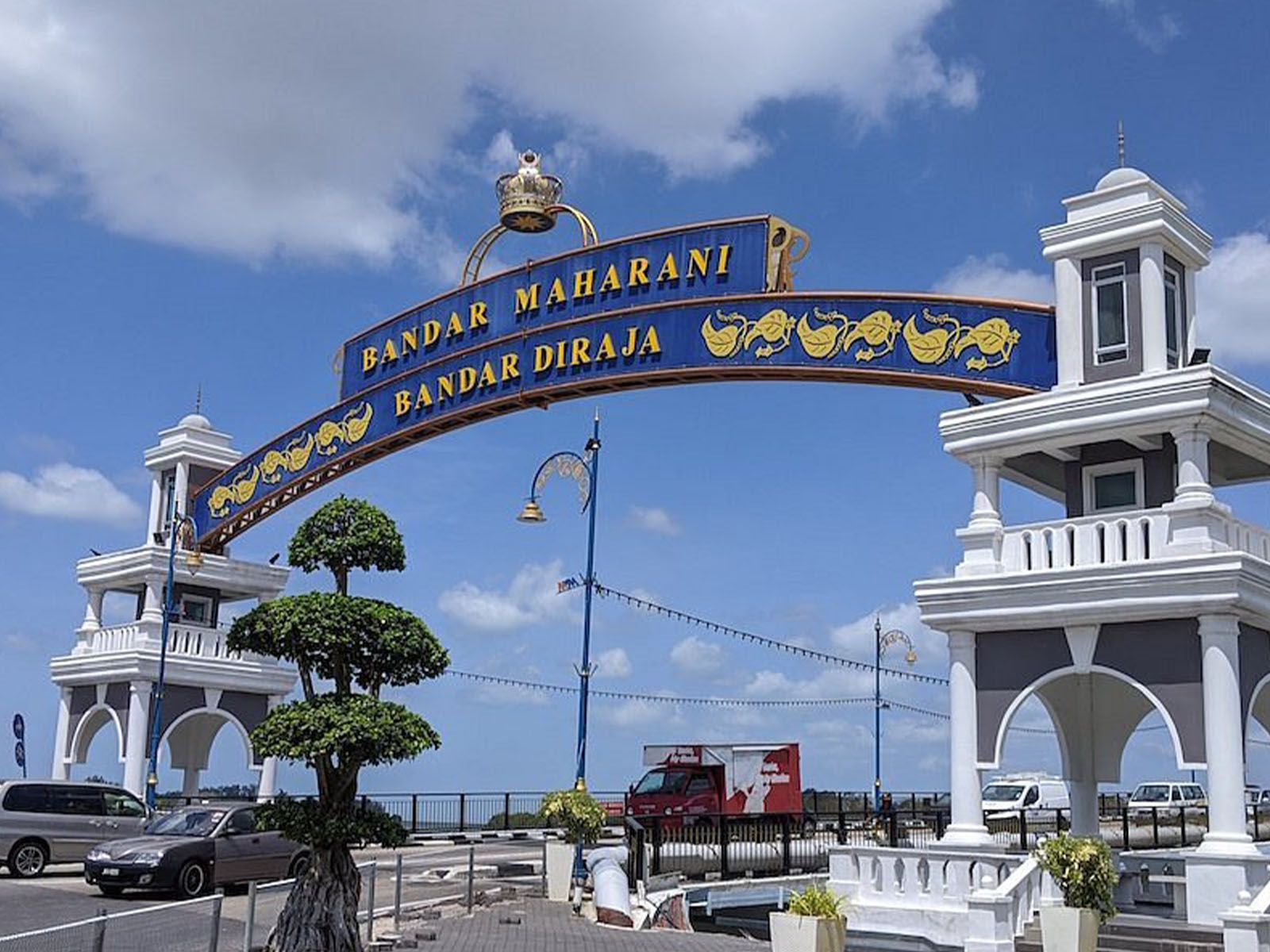 Singapore to Muar — private van transfer